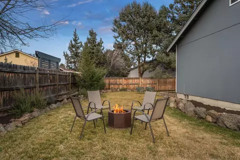 Exterior - 20810 Cassin Dr, Bend, OR 97701 photo 9 of 11