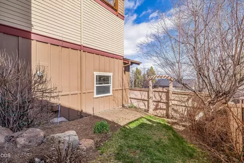 Exterior - 3130 NW Colonial Dr, Bend, OR 97703 photo 16 of 26