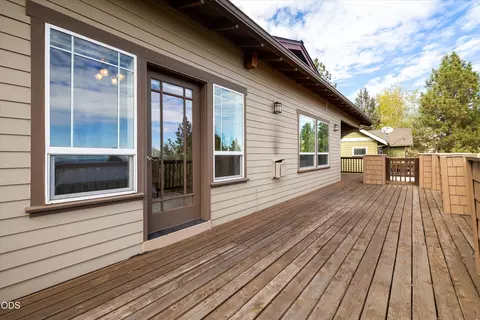 Exterior - 3130 NW Colonial Dr, Bend, OR 97703 photo 3 of 26