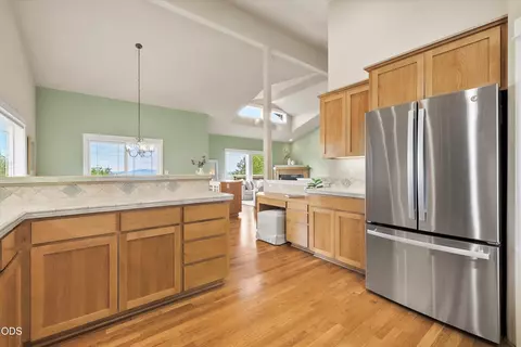 Kitchen - 3130 NW Colonial Dr, Bend, OR 97703 photo 3 of 3