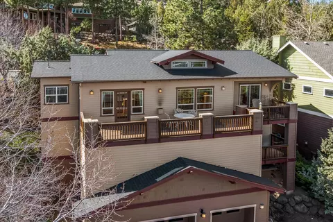 3130 NW Colonial Dr, Bend, OR 97703