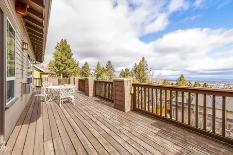 Exterior - 3130 NW Colonial Dr, Bend, OR 97703 photo 8 of 26