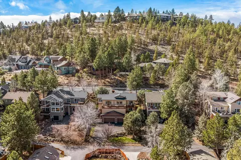 View/Area - 3130 NW Colonial Dr, Bend, OR 97703 photo 3 of 4