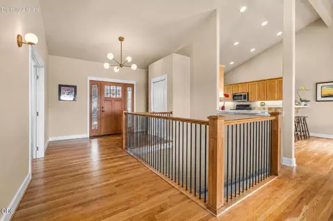 Entry Way - 3130 NW Colonial Dr, Bend, OR 97703 photo 4 of 4