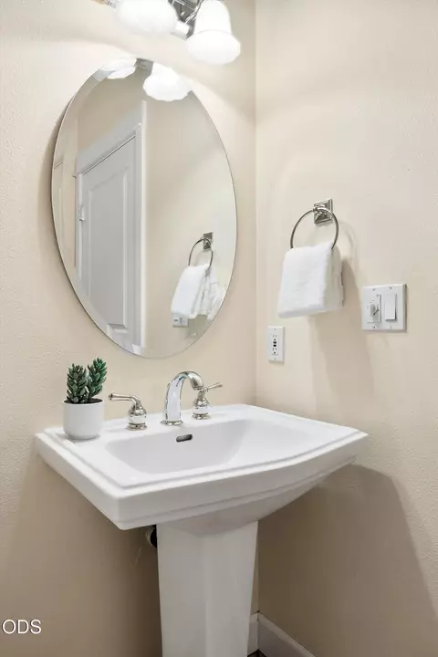 Bath - 3130 NW Colonial Dr, Bend, OR 97703 photo 1 of 6
