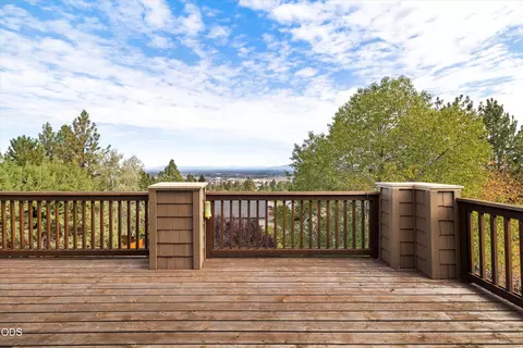 Exterior - 3130 NW Colonial Dr, Bend, OR 97703 photo 5 of 26
