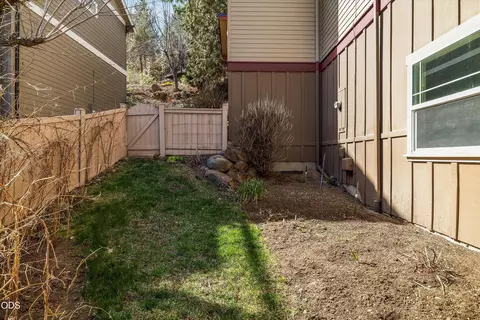 Exterior - 3130 NW Colonial Dr, Bend, OR 97703 photo 17 of 26