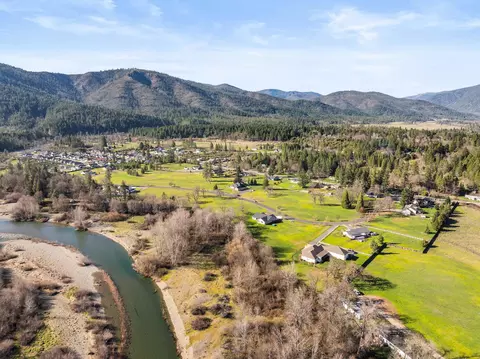 527 E Forks Cir, Cave Junction, OR 97523 photo 12