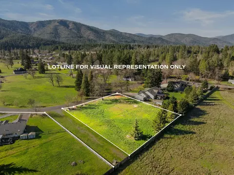 527 E Forks Cir, Cave Junction, OR 97523