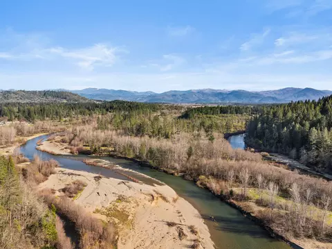 595 E Forks Cir, Cave Junction, OR 97523 photo 6