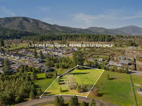 595 E Forks Cir, Cave Junction, OR 97523