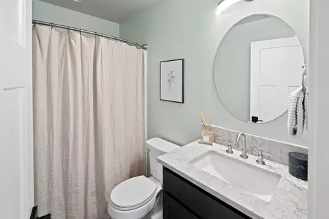 Bath - 21279 Thornhill Ln, Bend, OR 97701 photo 2 of 2