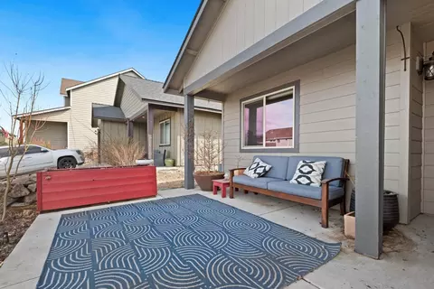 Exterior - 21279 Thornhill Ln, Bend, OR 97701 photo 2 of 10