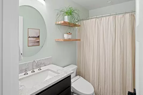 Bath - 21279 Thornhill Ln, Bend, OR 97701 photo 1 of 2
