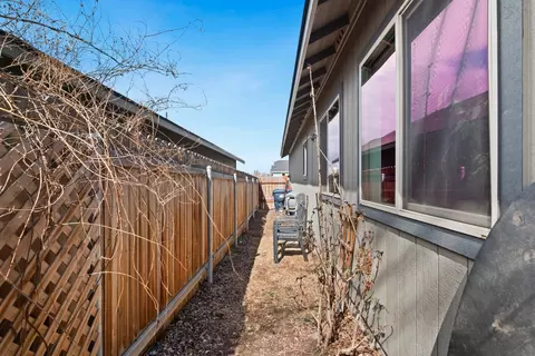 Exterior - 21279 Thornhill Ln, Bend, OR 97701 photo 6 of 10