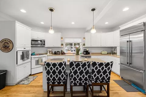 Kitchen - 835 Redwood Ave, Butte Falls, OR 97522 photo 1 of 7