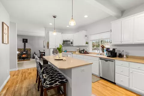 Kitchen - 835 Redwood Ave, Butte Falls, OR 97522 photo 3 of 7