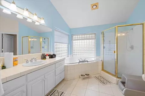 Bath - 835 Redwood Ave, Butte Falls, OR 97522 photo 1 of 4