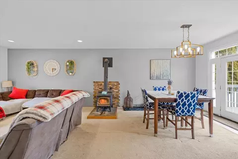Dining - 835 Redwood Ave, Butte Falls, OR 97522 photo 2 of 3
