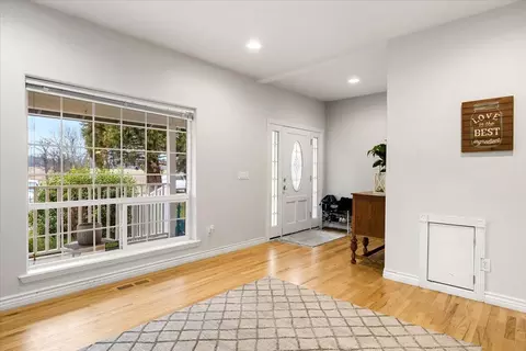 Entry Way - 835 Redwood Ave, Butte Falls, OR 97522 photo 1 of 3