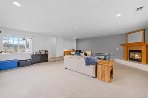 Living - 835 Redwood Ave, Butte Falls, OR 97522 photo 5 of 6