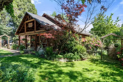 645 E California St, Jacksonville, OR 97530