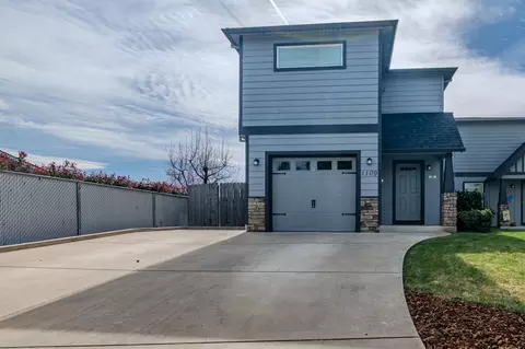1109 Peachwood Ct, Medford, OR 97501