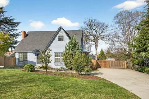 3473 Poppywoods Dr, Medford, OR 97504