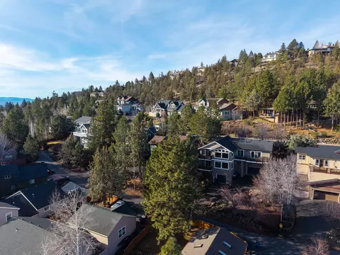 View/Area - 3122 NW Colonial Dr, Bend, OR 97703 photo 2 of 3