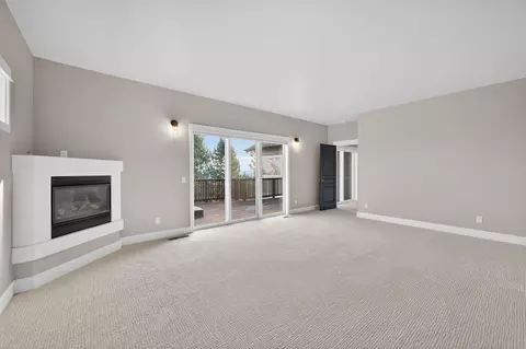 Living - 3122 NW Colonial Dr, Bend, OR 97703 photo 5 of 6