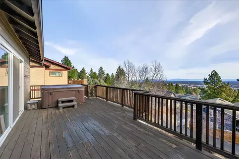 Exterior - 3122 NW Colonial Dr, Bend, OR 97703 photo 1 of 3