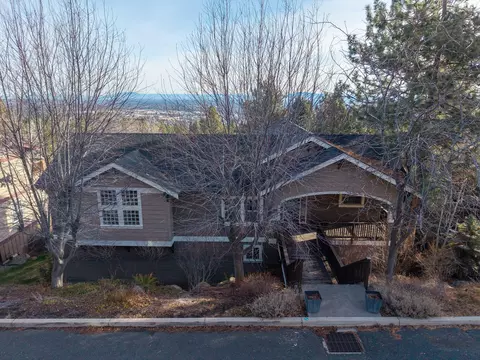 Exterior - 3122 NW Colonial Dr, Bend, OR 97703 photo 3 of 3