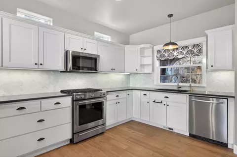Kitchen - 3122 NW Colonial Dr, Bend, OR 97703 photo 2 of 5