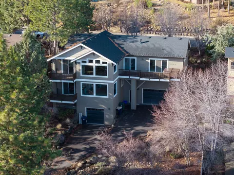 3122 NW Colonial Dr, Bend, OR 97703