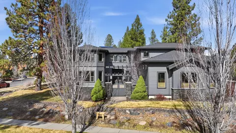 2538 NW Hosmer Lake Dr, Bend, OR 97703