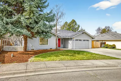 3027 Waterford Ct, Medford, OR 97504
