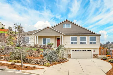 4477 Vista Pointe Dr, Medford, OR 97504