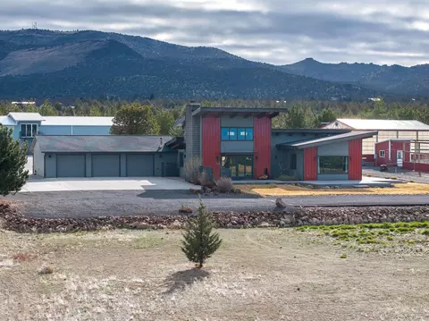 11301 SW Robinson Ln, Powell Butte, OR 97753
