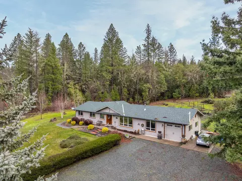 9728 Lower River Rd, Grants Pass, OR 97526