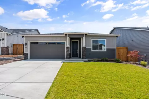 136 Valemont Dr #13, Eagle Point, OR 97524