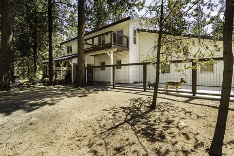Exterior - 15730 Jackpine Rd, La Pine, OR 97739 photo 9 of 13