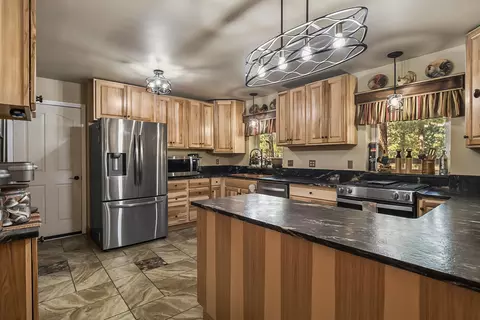 Kitchen - 15730 Jackpine Rd, La Pine, OR 97739 photo 2 of 6