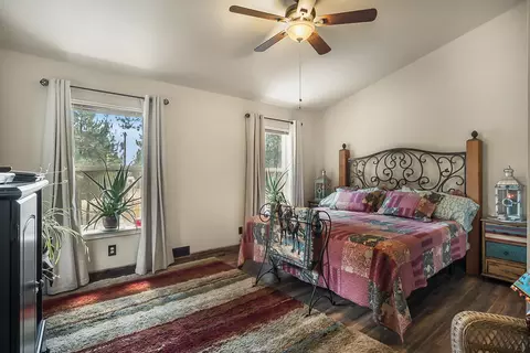 Bedroom - 15730 Jackpine Rd, La Pine, OR 97739 photo 1 of 3
