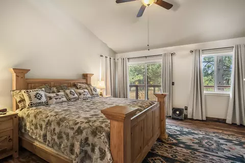 Bedroom - 15730 Jackpine Rd, La Pine, OR 97739 photo 2 of 3