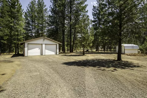 Exterior - 15730 Jackpine Rd, La Pine, OR 97739 photo 6 of 13