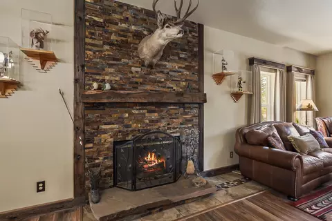 Living - 15730 Jackpine Rd, La Pine, OR 97739 photo 3 of 3