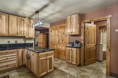 Kitchen - 15730 Jackpine Rd, La Pine, OR 97739 photo 6 of 6