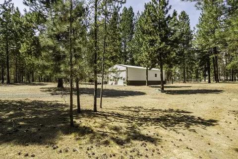Exterior - 15730 Jackpine Rd, La Pine, OR 97739 photo 10 of 13