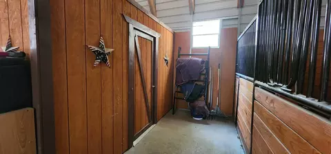 Entry Way - 15730 Jackpine Rd, La Pine, OR 97739 photo 4 of 4