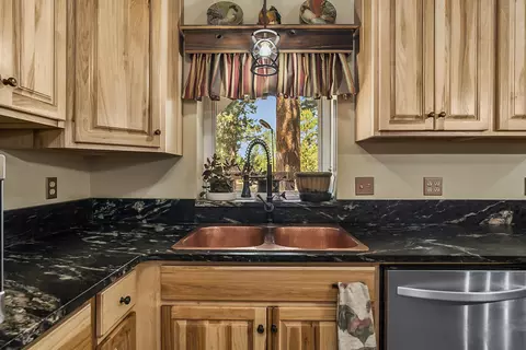 Kitchen - 15730 Jackpine Rd, La Pine, OR 97739 photo 5 of 6